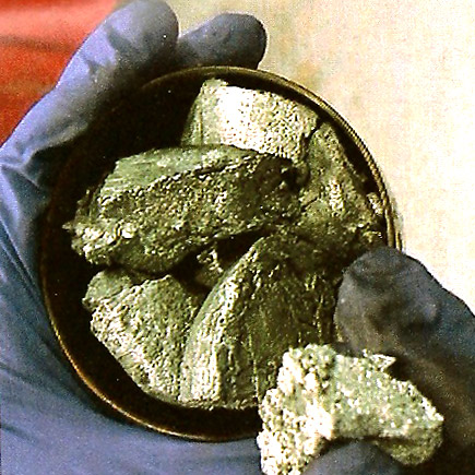l'alliage : un mlange d'aluminium et de gallium, qui 
produit de l'hydrogne au contact de l'eau